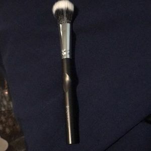 CROWN BRUSH Tapered Duo Fiber Blush